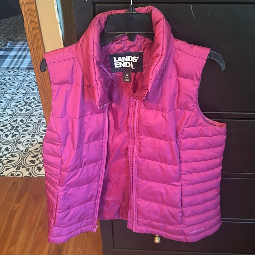 Gently worn lands end women’s puffer vest; sz M